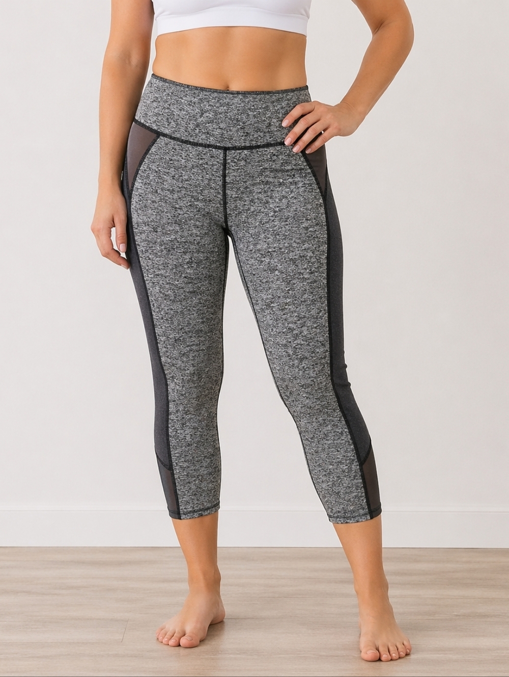 Oiselle Leggings Athletic Grey Black Mesh Insert Zippered Pocket Stretchy Capri